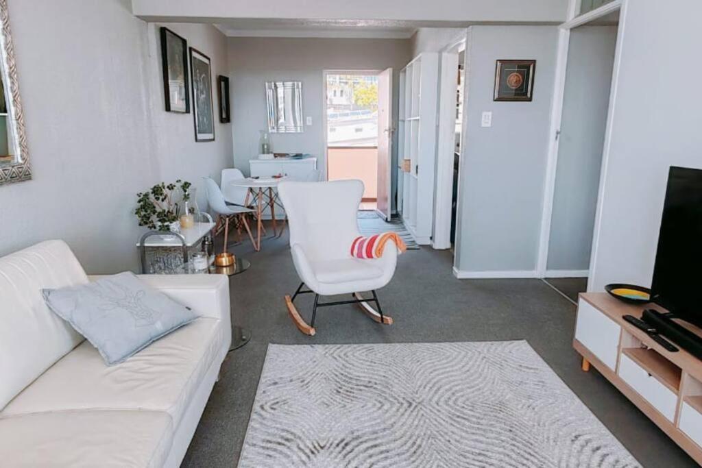 Seapoint Sunset Apartment